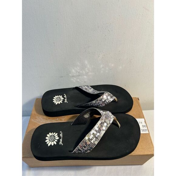 Yellowbox flip flop size 7 silver sequins sandals - Picture 2 of 8